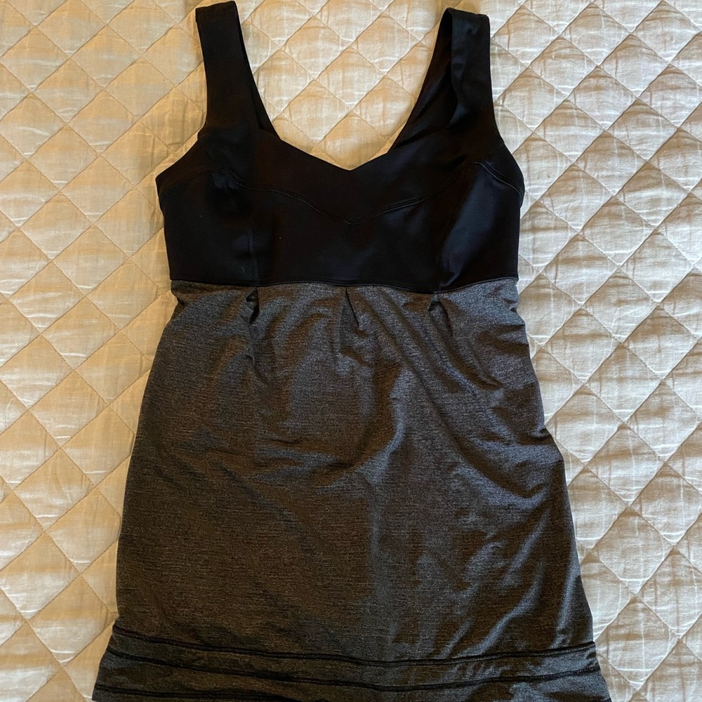 Lululemon Tame Me Top, size 6